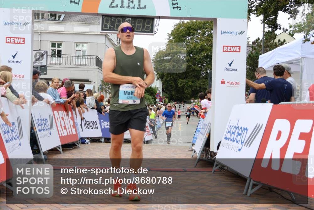 31.08.2025 - 21. Blankeneser Heldenlauf Strokosch-Dieckow http://msf.ph/oto/8680788 31.08.2025 12:07:17 Ziel 4430, 4291 meine-sportfotos.de