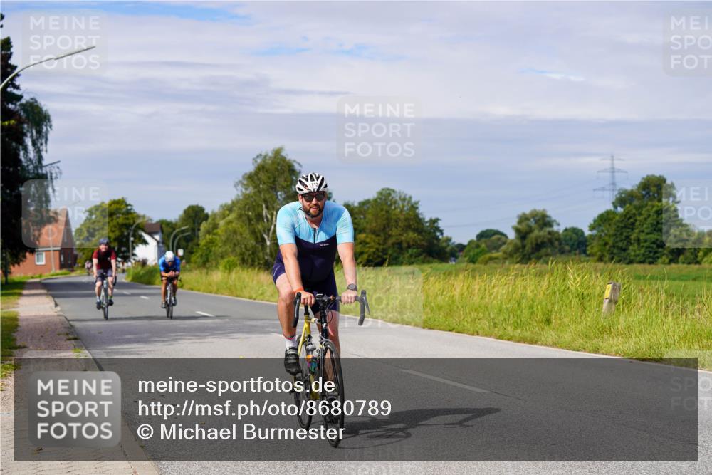 31.08.2025 - Elbe Triathlon Hamburg Michael Burmester http://msf.ph/oto/8680789 31.08.2025 10:52:36 Radfahren 1113, 1124, 1265 meine-sportfotos.de