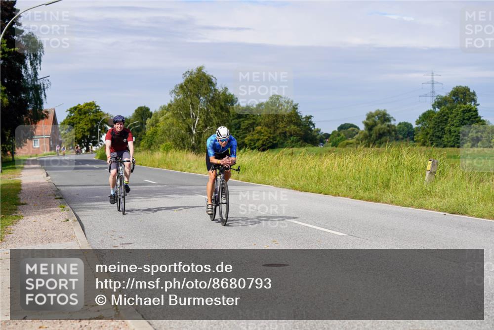 31.08.2025 - Elbe Triathlon Hamburg Michael Burmester http://msf.ph/oto/8680793 31.08.2025 10:52:38 Radfahren 1113, 1124, 1265 meine-sportfotos.de