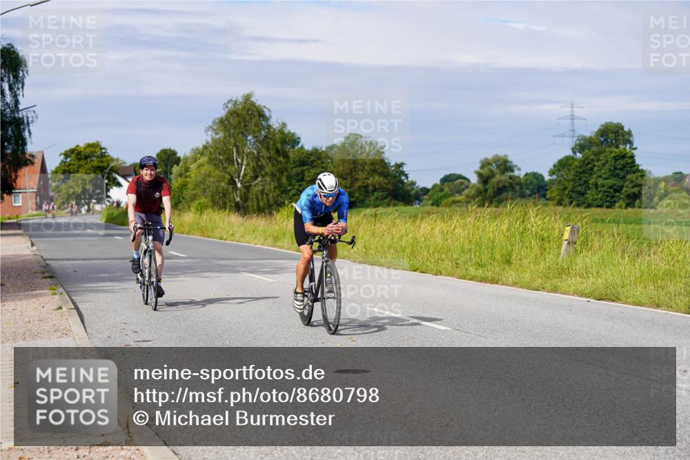 31.08.2025 - Elbe Triathlon Hamburg Michael Burmester http://msf.ph/oto/8680798 31.08.2025 10:52:38 Radfahren 1113, 1124, 1265 meine-sportfotos.de