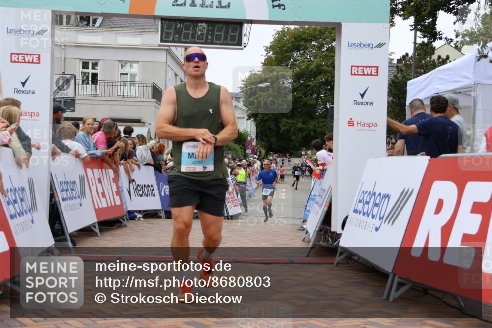 31.08.2025 - 21. Blankeneser Heldenlauf Strokosch-Dieckow http://msf.ph/oto/8680803 31.08.2025 12:07:17 Ziel 4430, 4291 meine-sportfotos.de