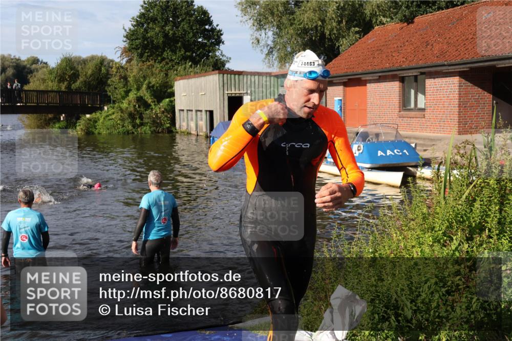 31.08.2025 - Elbe Triathlon Hamburg Luisa Fischer http://msf.ph/oto/8680817 31.08.2025 09:25:39 Schwimmen 747, 778 meine-sportfotos.de