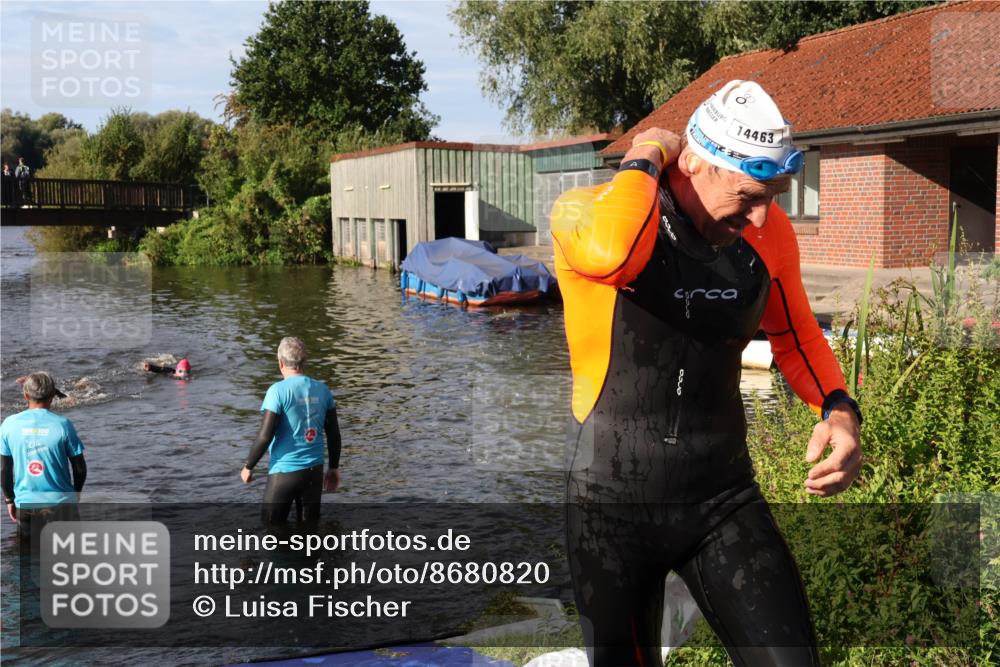 31.08.2025 - Elbe Triathlon Hamburg Luisa Fischer http://msf.ph/oto/8680820 31.08.2025 09:25:39 Schwimmen 747, 778 meine-sportfotos.de