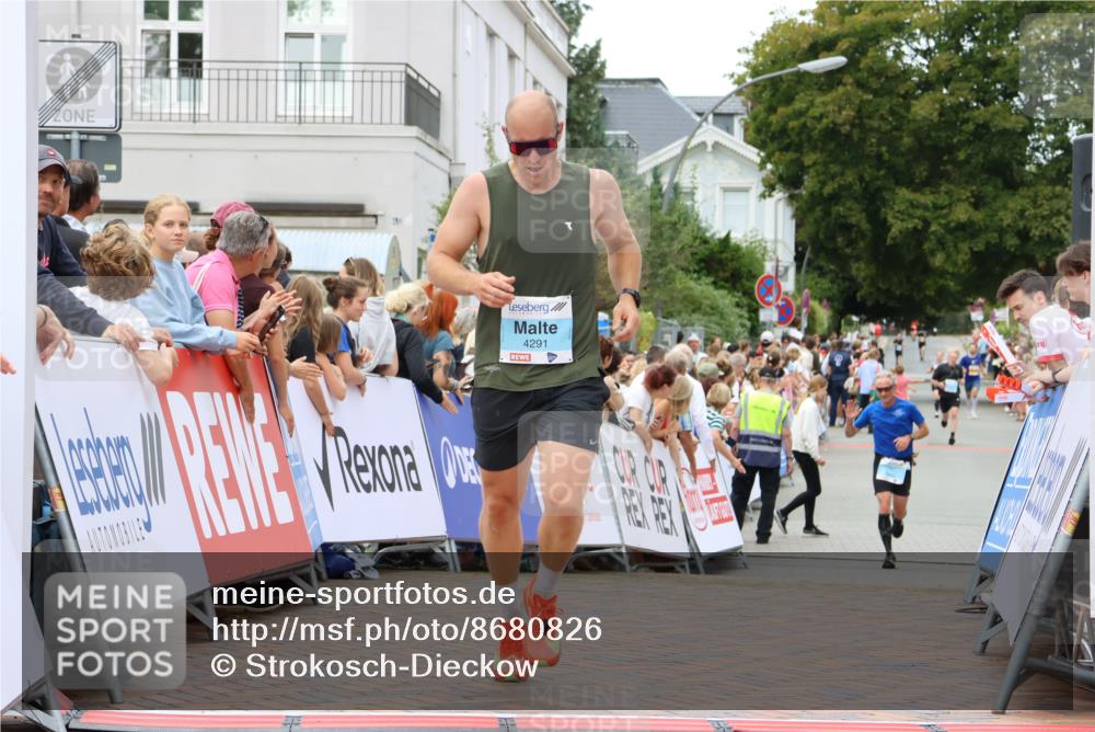 31.08.2025 - 21. Blankeneser Heldenlauf Strokosch-Dieckow http://msf.ph/oto/8680826 31.08.2025 12:07:16 Ziel 5036, 5524, 4001, 4291 meine-sportfotos.de
