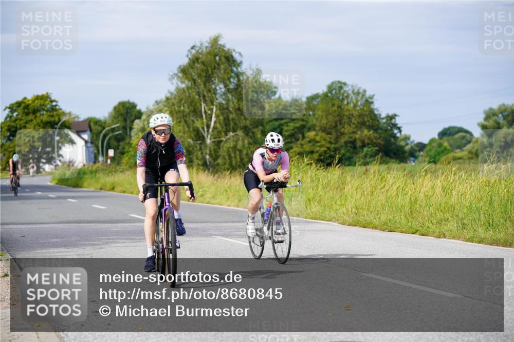 31.08.2025 - Elbe Triathlon Hamburg Michael Burmester http://msf.ph/oto/8680845 31.08.2025 10:52:59 Radfahren 758, 841, 1192, 1258, 1295, 1309, 1389 meine-sportfotos.de