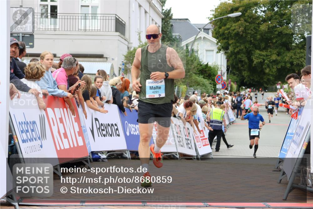 31.08.2025 - 21. Blankeneser Heldenlauf Strokosch-Dieckow http://msf.ph/oto/8680859 31.08.2025 12:07:15 Ziel 5036, 5524, 4001, 4291 meine-sportfotos.de