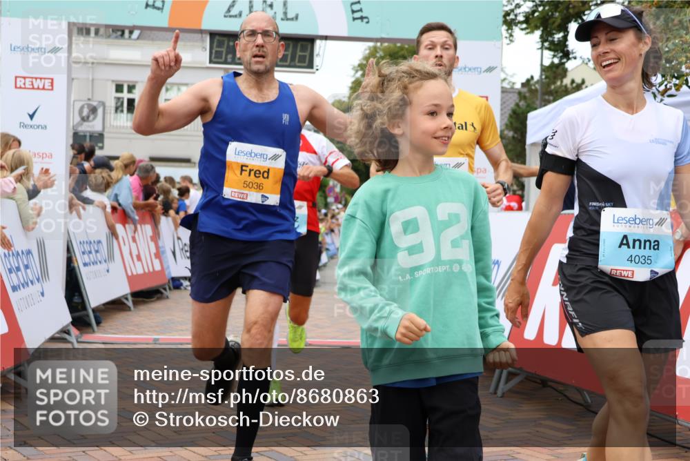 31.08.2025 - 21. Blankeneser Heldenlauf Strokosch-Dieckow http://msf.ph/oto/8680863 31.08.2025 12:07:10 Ziel 5036, 5524, 4001, 4035 meine-sportfotos.de