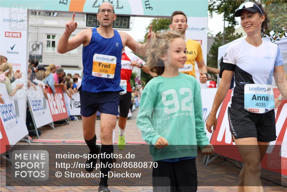 31.08.2025 - 21. Blankeneser Heldenlauf Strokosch-Dieckow http://msf.ph/oto/8680870 31.08.2025 12:07:10 Ziel 5036, 5524, 4001, 4035 meine-sportfotos.de