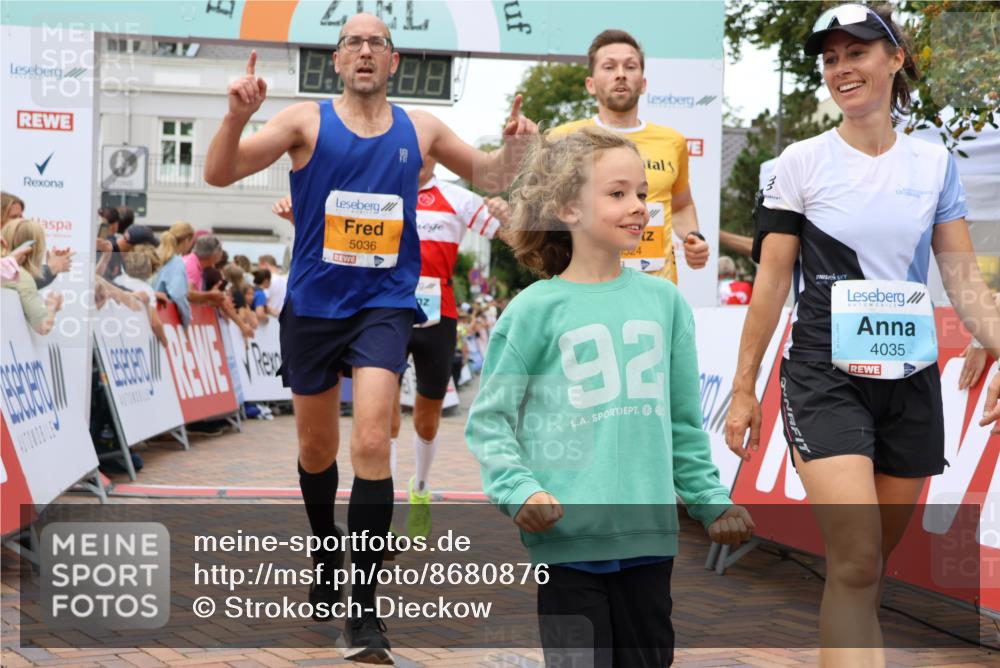 31.08.2025 - 21. Blankeneser Heldenlauf Strokosch-Dieckow http://msf.ph/oto/8680876 31.08.2025 12:07:10 Ziel 5036, 5524, 4001, 4035 meine-sportfotos.de
