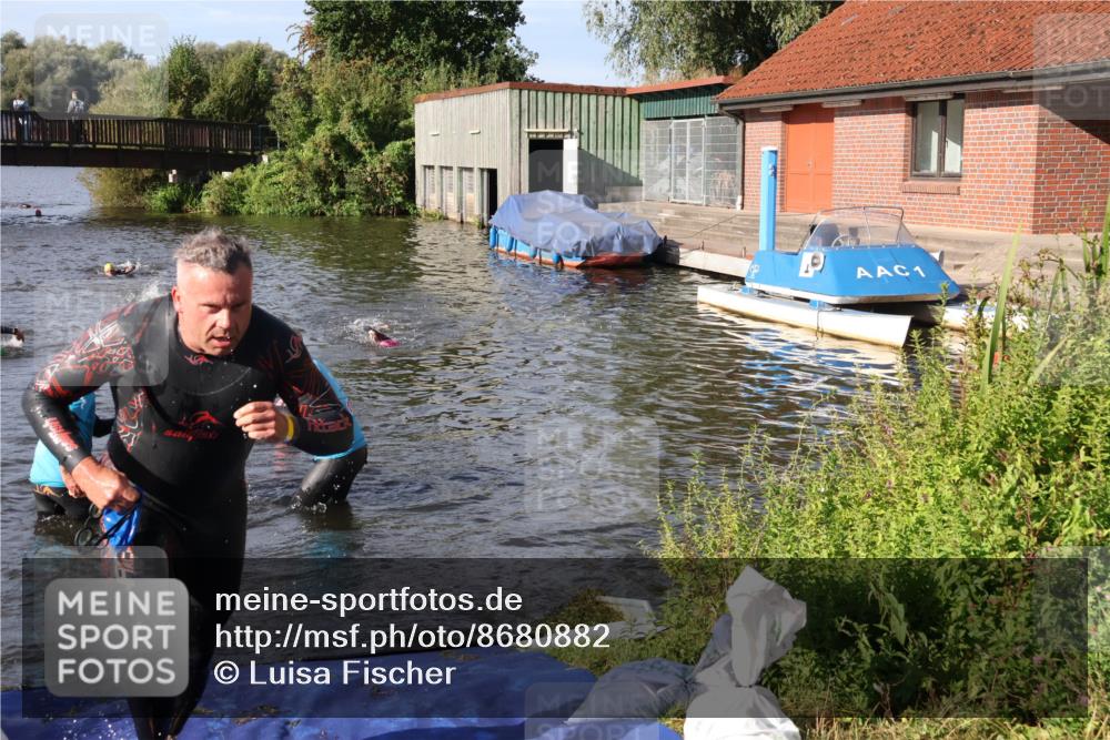 31.08.2025 - Elbe Triathlon Hamburg Luisa Fischer http://msf.ph/oto/8680882 31.08.2025 09:27:15 Schwimmen 681, 687, 711 meine-sportfotos.de
