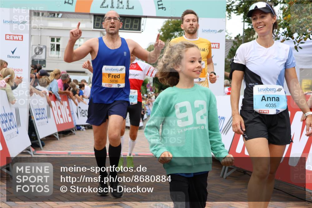 31.08.2025 - 21. Blankeneser Heldenlauf Strokosch-Dieckow http://msf.ph/oto/8680884 31.08.2025 12:07:09 Ziel 5036, 5524, 4001, 4035 meine-sportfotos.de
