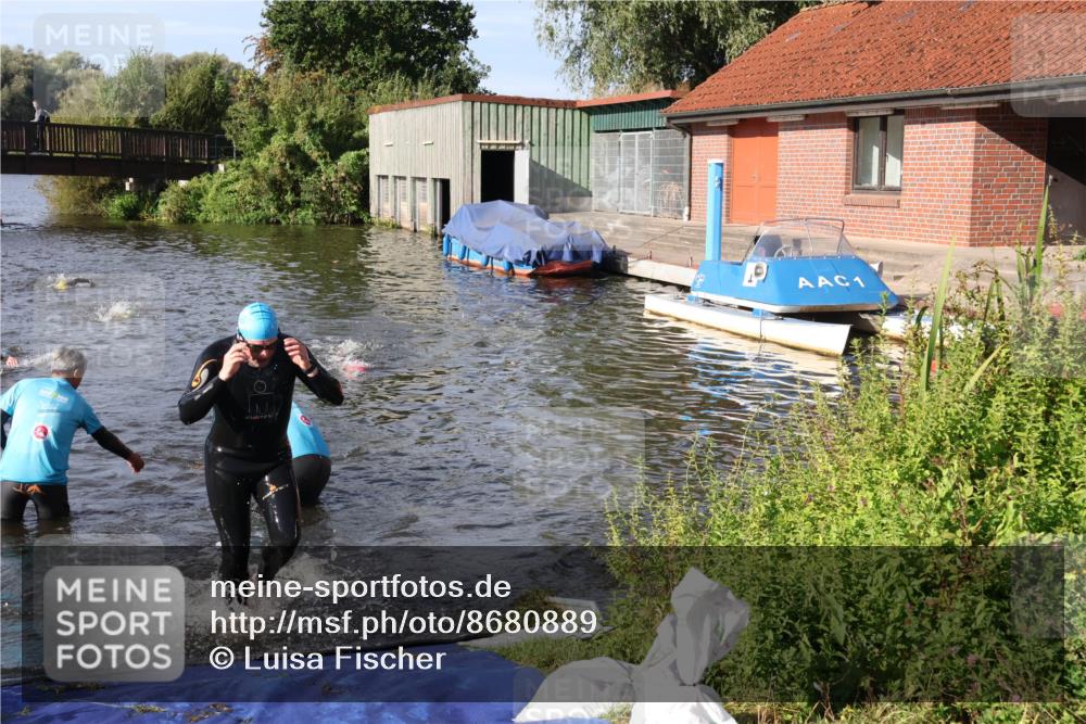 31.08.2025 - Elbe Triathlon Hamburg Luisa Fischer http://msf.ph/oto/8680889 31.08.2025 09:27:17 Schwimmen 681, 687, 711 meine-sportfotos.de