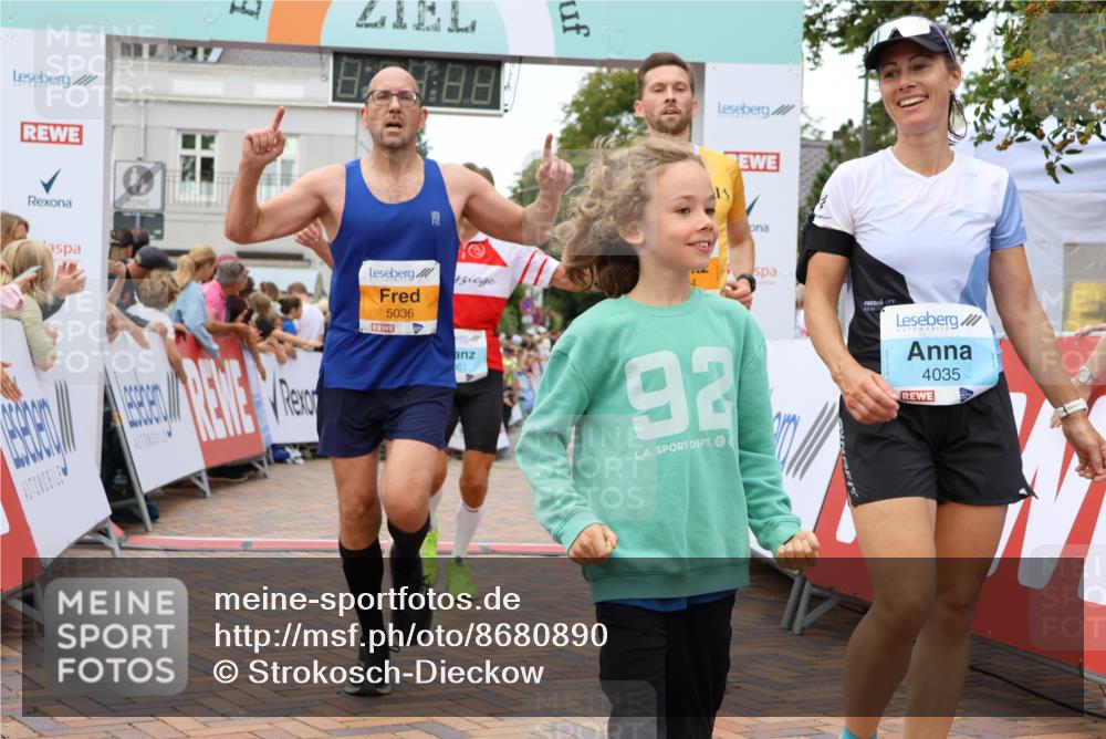 31.08.2025 - 21. Blankeneser Heldenlauf Strokosch-Dieckow http://msf.ph/oto/8680890 31.08.2025 12:07:09 Ziel 5036, 5524, 4001, 4035 meine-sportfotos.de