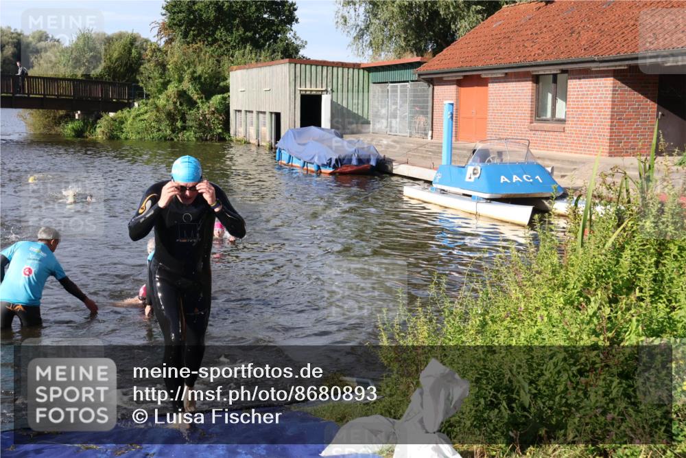 31.08.2025 - Elbe Triathlon Hamburg Luisa Fischer http://msf.ph/oto/8680893 31.08.2025 09:27:17 Schwimmen 681, 687, 711 meine-sportfotos.de