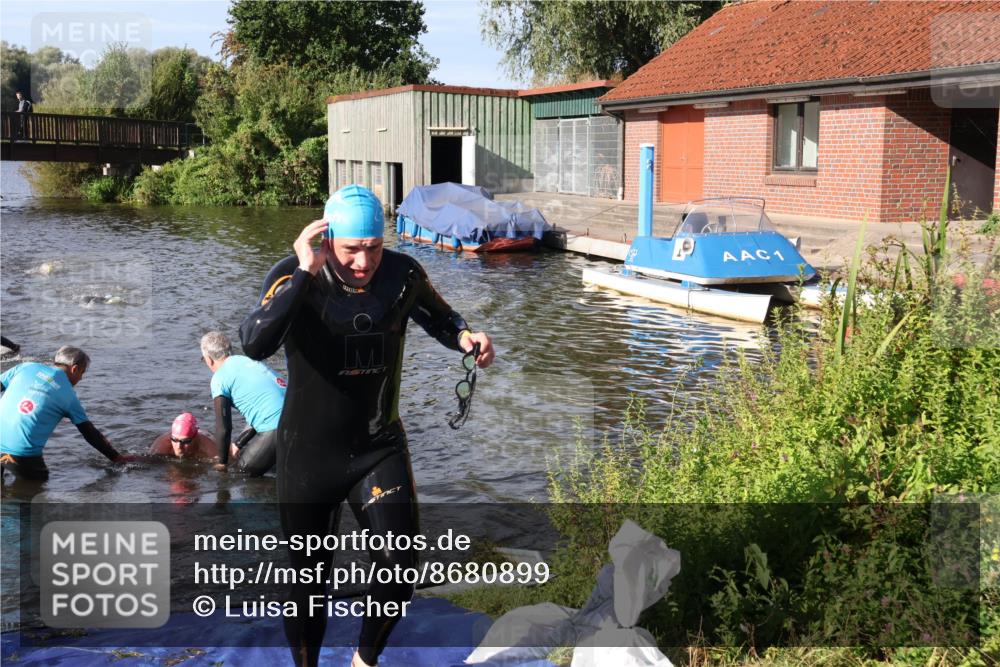 31.08.2025 - Elbe Triathlon Hamburg Luisa Fischer http://msf.ph/oto/8680899 31.08.2025 09:27:18 Schwimmen 681, 687, 711, 854 meine-sportfotos.de