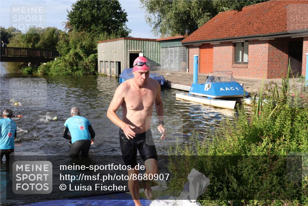 31.08.2025 - Elbe Triathlon Hamburg Luisa Fischer http://msf.ph/oto/8680907 31.08.2025 09:27:24 Schwimmen 679, 681, 854 meine-sportfotos.de
