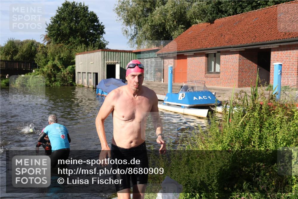 31.08.2025 - Elbe Triathlon Hamburg Luisa Fischer http://msf.ph/oto/8680909 31.08.2025 09:27:24 Schwimmen 679, 681, 854 meine-sportfotos.de