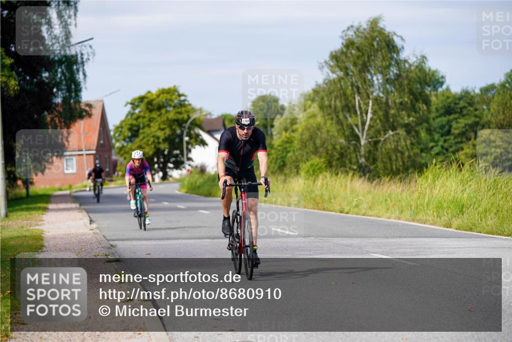 31.08.2025 - Elbe Triathlon Hamburg Michael Burmester http://msf.ph/oto/8680910 31.08.2025 10:53:30 Radfahren 1194, 1386, 1429 meine-sportfotos.de