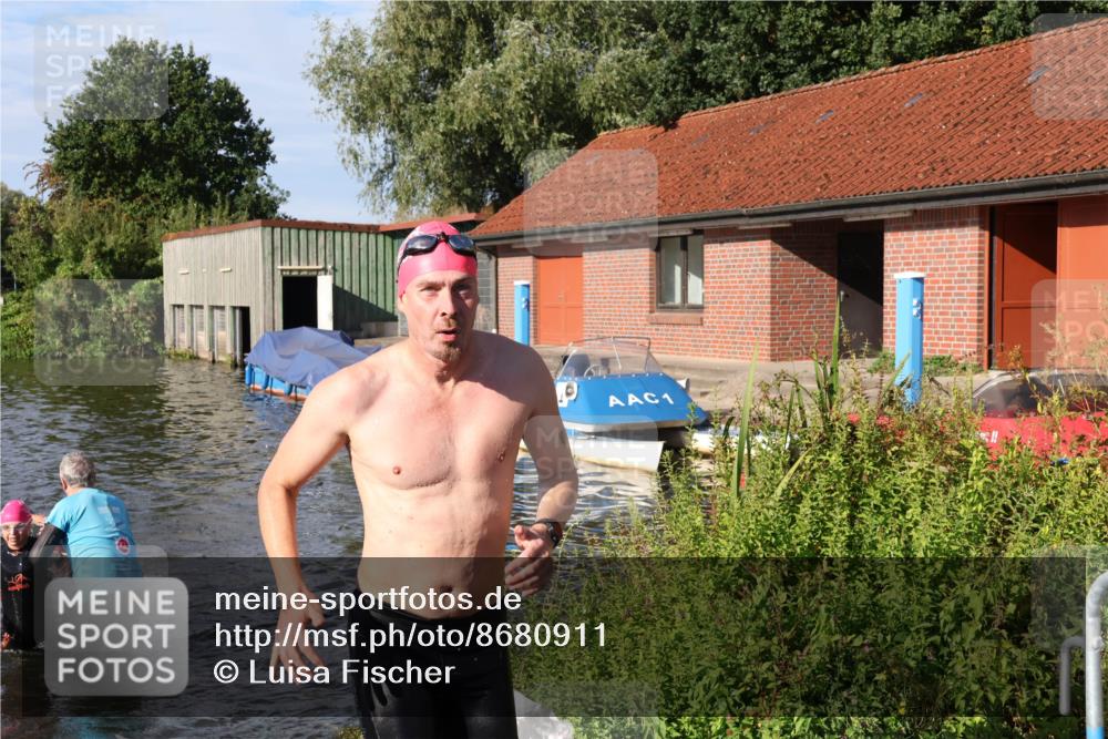 31.08.2025 - Elbe Triathlon Hamburg Luisa Fischer http://msf.ph/oto/8680911 31.08.2025 09:27:24 Schwimmen 679, 681, 854 meine-sportfotos.de
