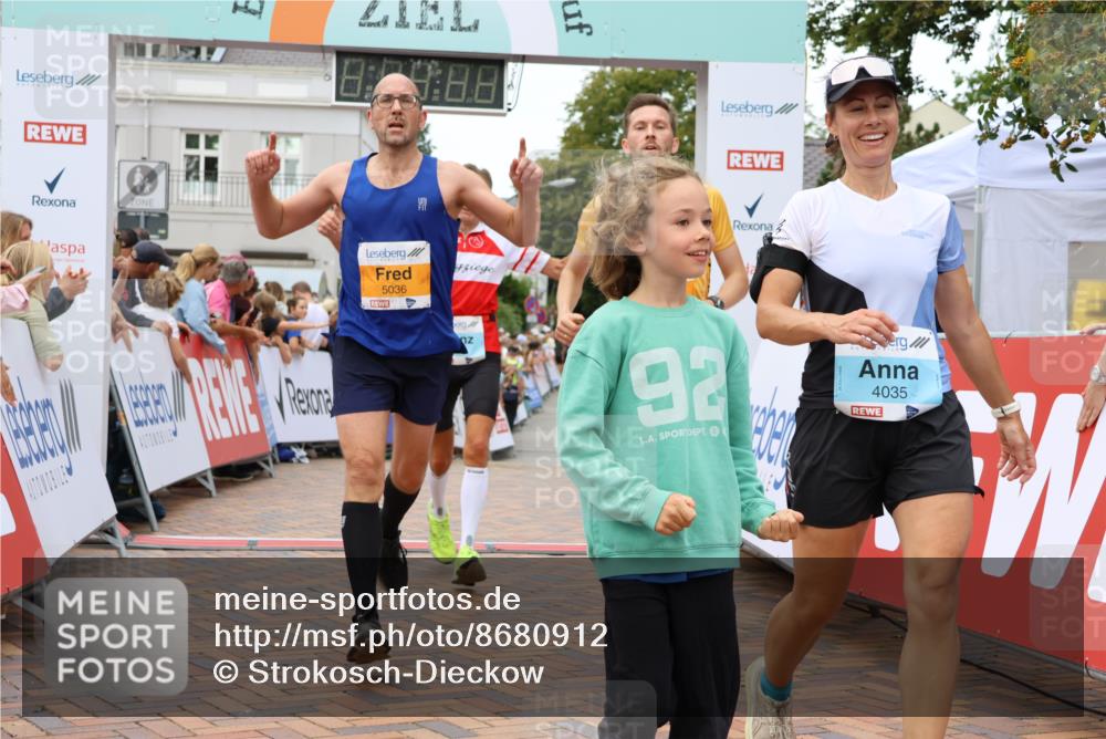 31.08.2025 - 21. Blankeneser Heldenlauf Strokosch-Dieckow http://msf.ph/oto/8680912 31.08.2025 12:07:09 Ziel 5036, 5524, 4001, 4035 meine-sportfotos.de