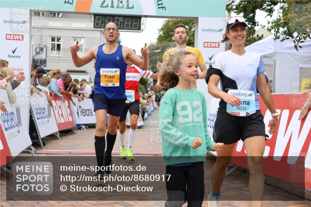 31.08.2025 - 21. Blankeneser Heldenlauf Strokosch-Dieckow http://msf.ph/oto/8680917 31.08.2025 12:07:09 Ziel 5036, 5524, 4001, 4035 meine-sportfotos.de