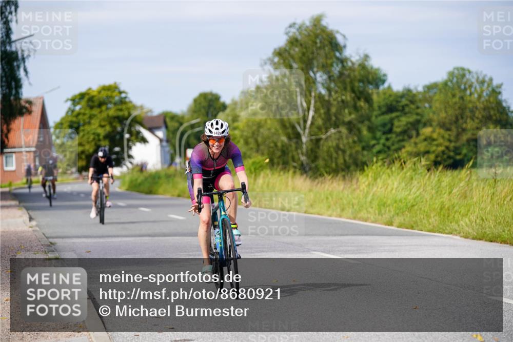 31.08.2025 - Elbe Triathlon Hamburg Michael Burmester http://msf.ph/oto/8680921 31.08.2025 10:53:33 Radfahren 1194, 1386, 1429 meine-sportfotos.de