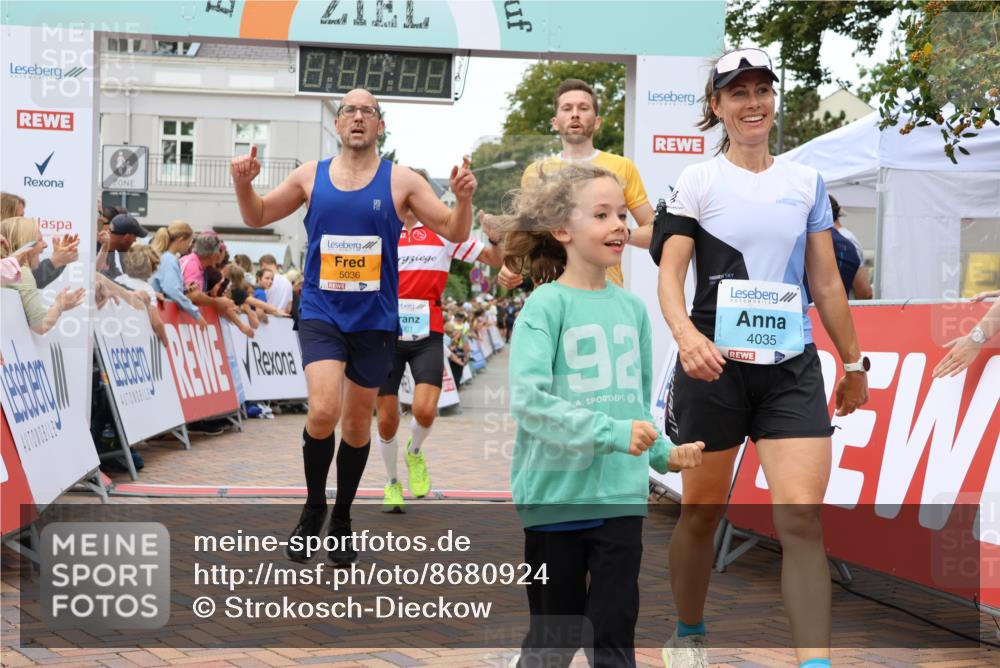31.08.2025 - 21. Blankeneser Heldenlauf Strokosch-Dieckow http://msf.ph/oto/8680924 31.08.2025 12:07:09 Ziel 5036, 5524, 4001, 4035 meine-sportfotos.de