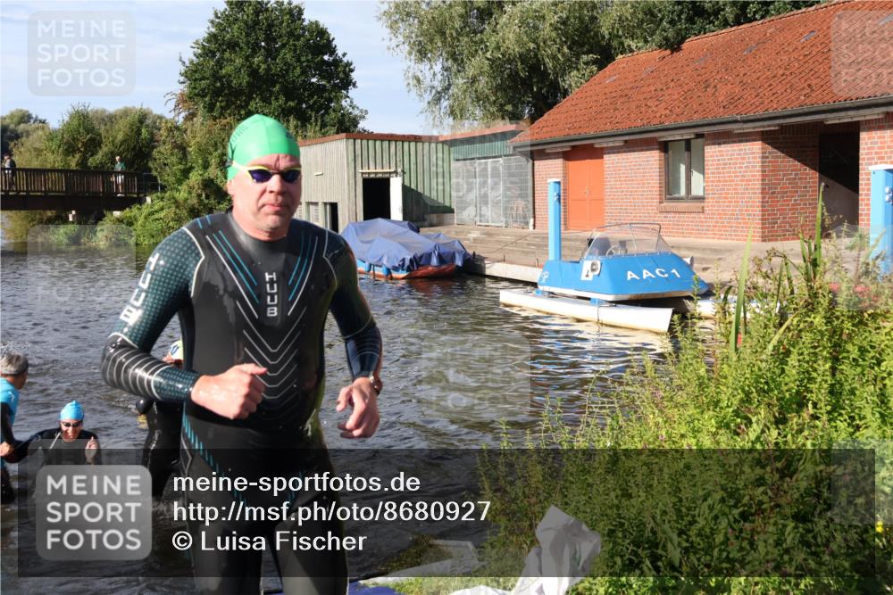 31.08.2025 - Elbe Triathlon Hamburg Luisa Fischer http://msf.ph/oto/8680927 31.08.2025 09:27:32 Schwimmen 679, 795, 854, 887, 918 meine-sportfotos.de