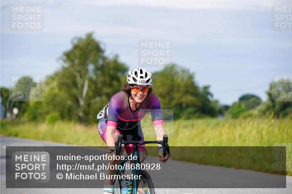 31.08.2025 - Elbe Triathlon Hamburg Michael Burmester http://msf.ph/oto/8680928 31.08.2025 10:53:33 Radfahren 1194, 1386, 1429 meine-sportfotos.de