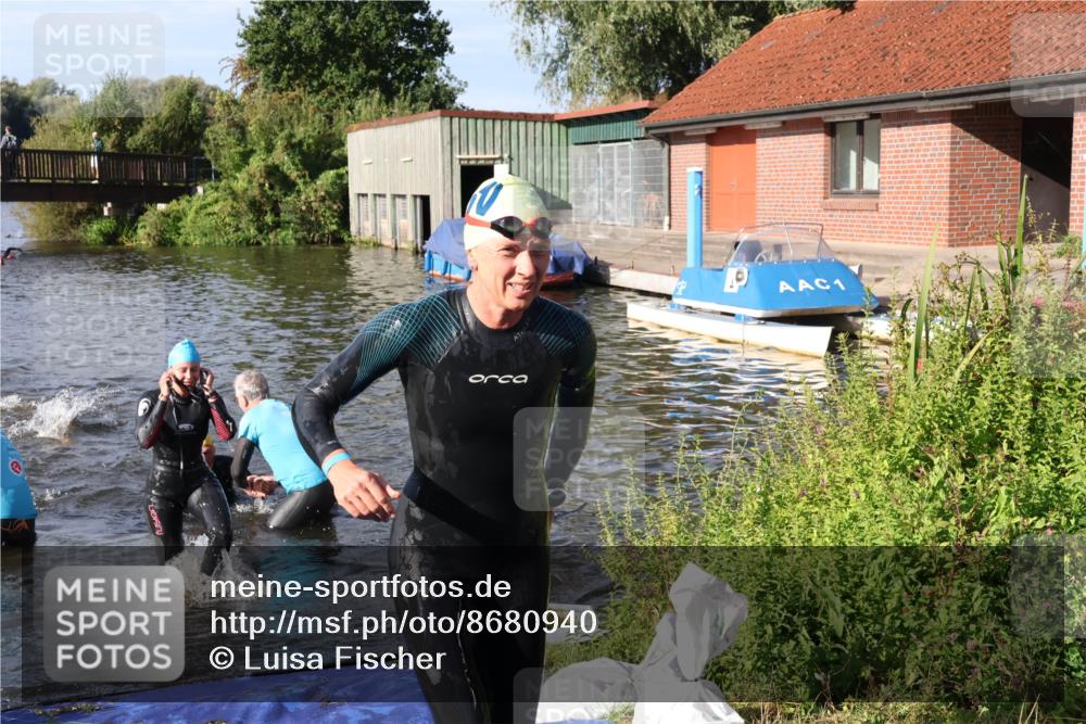 31.08.2025 - Elbe Triathlon Hamburg Luisa Fischer http://msf.ph/oto/8680940 31.08.2025 09:27:35 Schwimmen 679, 698, 785, 795, 887, 918 meine-sportfotos.de