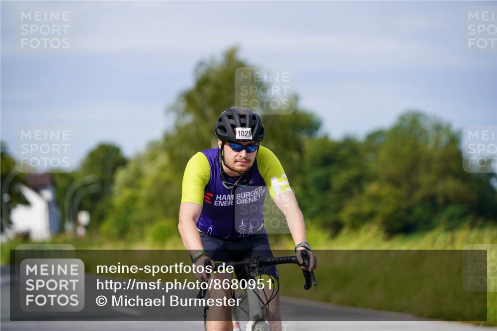31.08.2025 - Elbe Triathlon Hamburg Michael Burmester http://msf.ph/oto/8680951 31.08.2025 10:53:50 Radfahren 1025, 1286, 1365 meine-sportfotos.de
