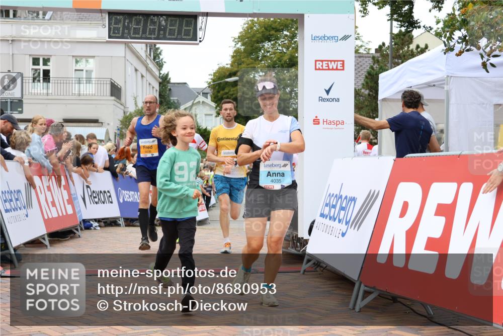 31.08.2025 - 21. Blankeneser Heldenlauf Strokosch-Dieckow http://msf.ph/oto/8680953 31.08.2025 12:07:08 Ziel 5036, 5524, 4001, 4035, 4362 meine-sportfotos.de