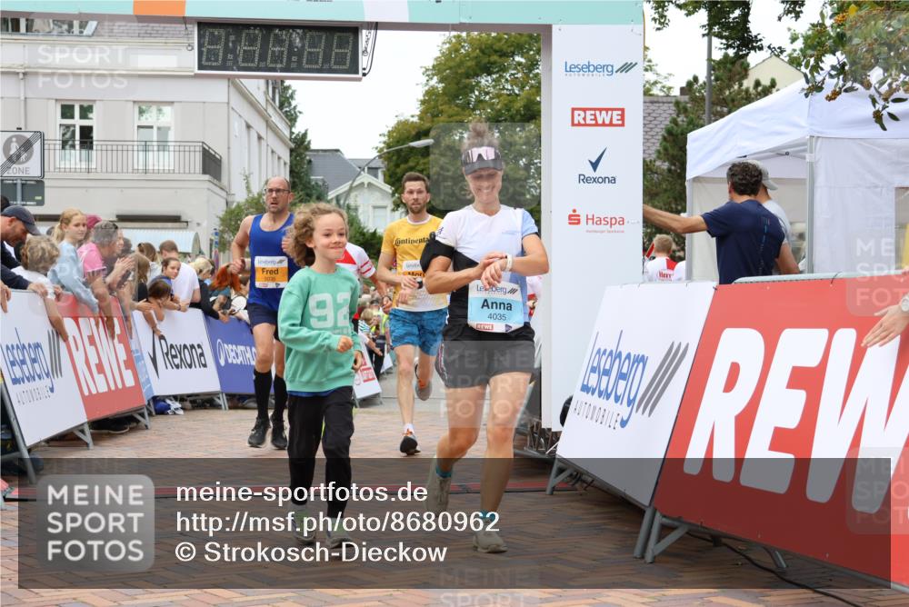 31.08.2025 - 21. Blankeneser Heldenlauf Strokosch-Dieckow http://msf.ph/oto/8680962 31.08.2025 12:07:08 Ziel 5036, 5524, 4001, 4035, 4362 meine-sportfotos.de