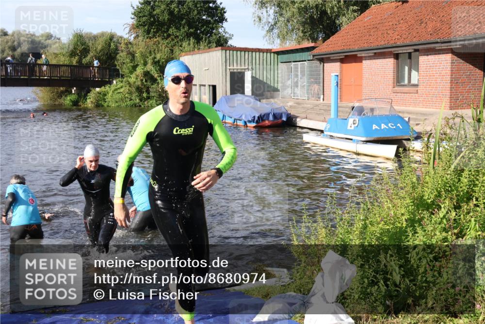 31.08.2025 - Elbe Triathlon Hamburg Luisa Fischer http://msf.ph/oto/8680974 31.08.2025 09:27:43 Schwimmen 698, 785, 887, 895 meine-sportfotos.de
