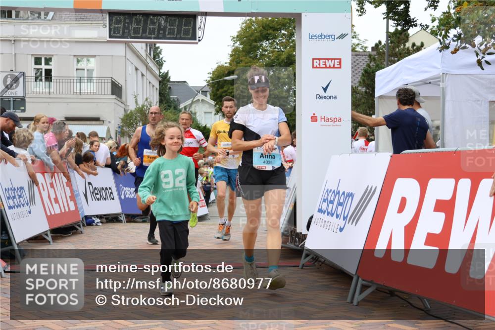 31.08.2025 - 21. Blankeneser Heldenlauf Strokosch-Dieckow http://msf.ph/oto/8680977 31.08.2025 12:07:07 Ziel 5036, 5524, 4001, 4035, 4362 meine-sportfotos.de