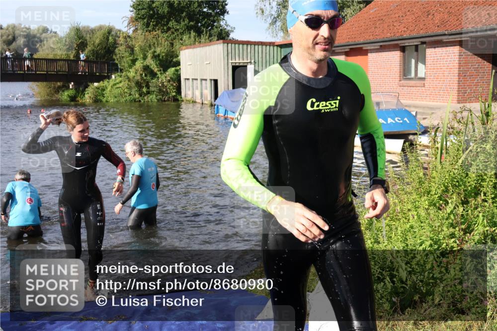 31.08.2025 - Elbe Triathlon Hamburg Luisa Fischer http://msf.ph/oto/8680980 31.08.2025 09:27:44 Schwimmen 698, 785, 887, 895 meine-sportfotos.de
