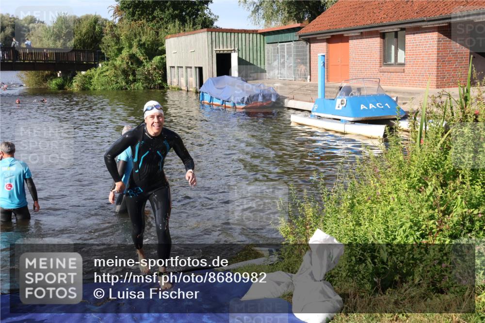31.08.2025 - Elbe Triathlon Hamburg Luisa Fischer http://msf.ph/oto/8680982 31.08.2025 09:27:48 Schwimmen 785, 895 meine-sportfotos.de