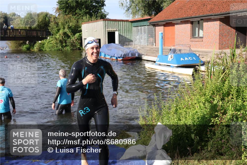 31.08.2025 - Elbe Triathlon Hamburg Luisa Fischer http://msf.ph/oto/8680986 31.08.2025 09:27:49 Schwimmen 785, 895 meine-sportfotos.de