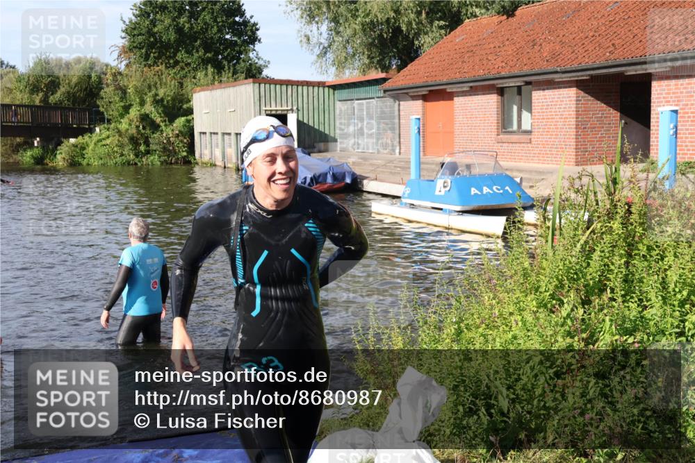 31.08.2025 - Elbe Triathlon Hamburg Luisa Fischer http://msf.ph/oto/8680987 31.08.2025 09:27:49 Schwimmen 785, 895 meine-sportfotos.de