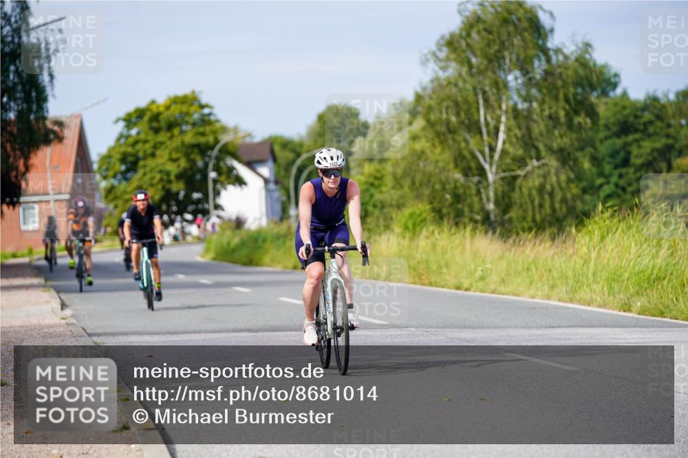 31.08.2025 - Elbe Triathlon Hamburg Michael Burmester http://msf.ph/oto/8681014 31.08.2025 10:54:15 Radfahren 923, 1178, 1416, 1422 meine-sportfotos.de