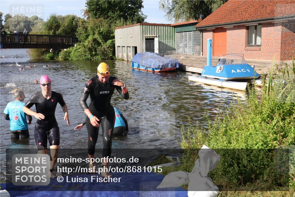 31.08.2025 - Elbe Triathlon Hamburg Luisa Fischer http://msf.ph/oto/8681015 31.08.2025 09:28:22 Schwimmen 788, 815 meine-sportfotos.de