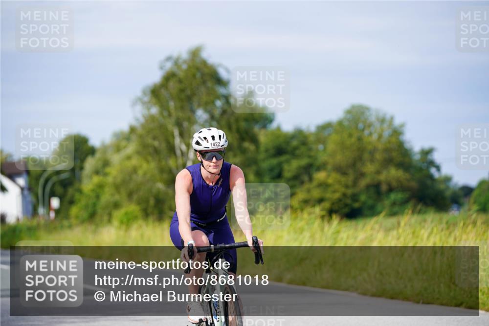 31.08.2025 - Elbe Triathlon Hamburg Michael Burmester http://msf.ph/oto/8681018 31.08.2025 10:54:16 Radfahren 923, 1178, 1416, 1422, 1425 meine-sportfotos.de