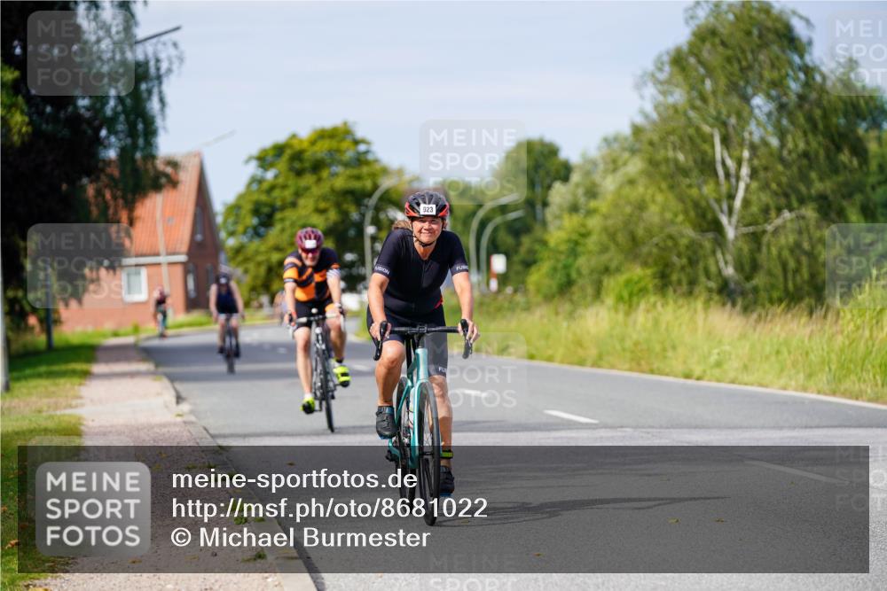 31.08.2025 - Elbe Triathlon Hamburg Michael Burmester http://msf.ph/oto/8681022 31.08.2025 10:54:18 Radfahren 923, 1178, 1388, 1422, 1425 meine-sportfotos.de