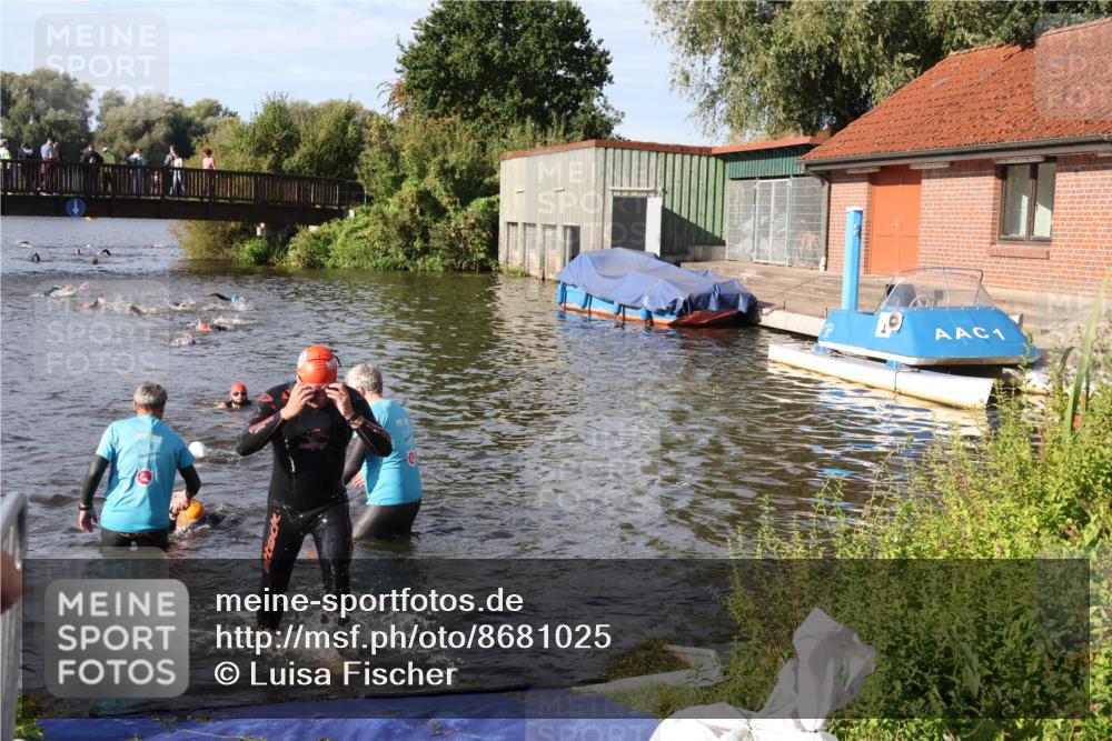31.08.2025 - Elbe Triathlon Hamburg Luisa Fischer http://msf.ph/oto/8681025 31.08.2025 09:28:36 Schwimmen 692, 722, 771 meine-sportfotos.de