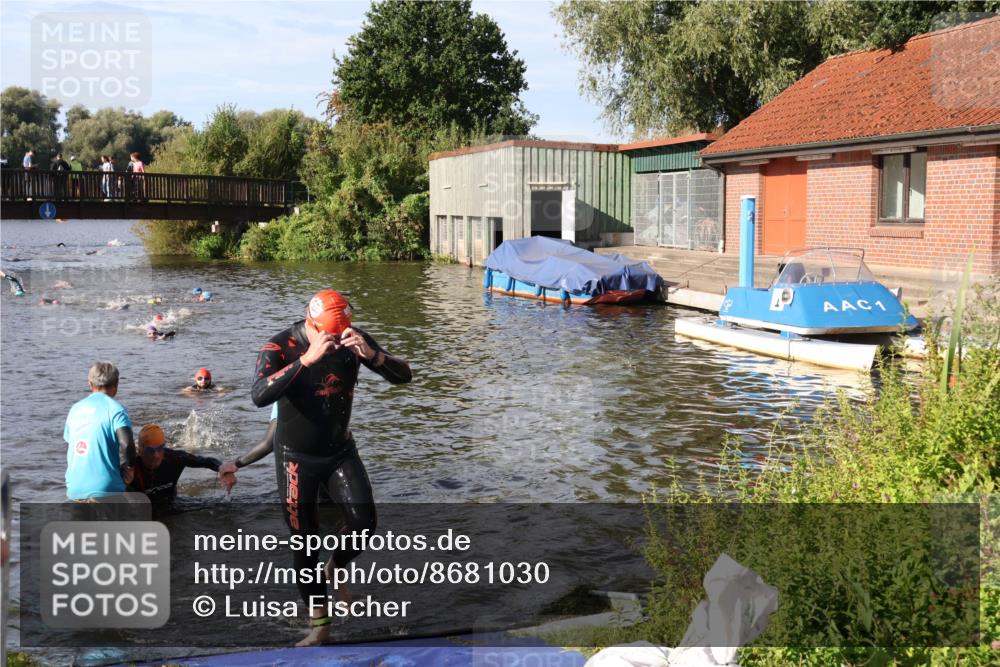 31.08.2025 - Elbe Triathlon Hamburg Luisa Fischer http://msf.ph/oto/8681030 31.08.2025 09:28:37 Schwimmen 692, 722, 771 meine-sportfotos.de