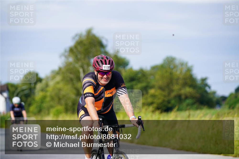 31.08.2025 - Elbe Triathlon Hamburg Michael Burmester http://msf.ph/oto/8681032 31.08.2025 10:54:21 Radfahren 923, 1178, 1388, 1425 meine-sportfotos.de