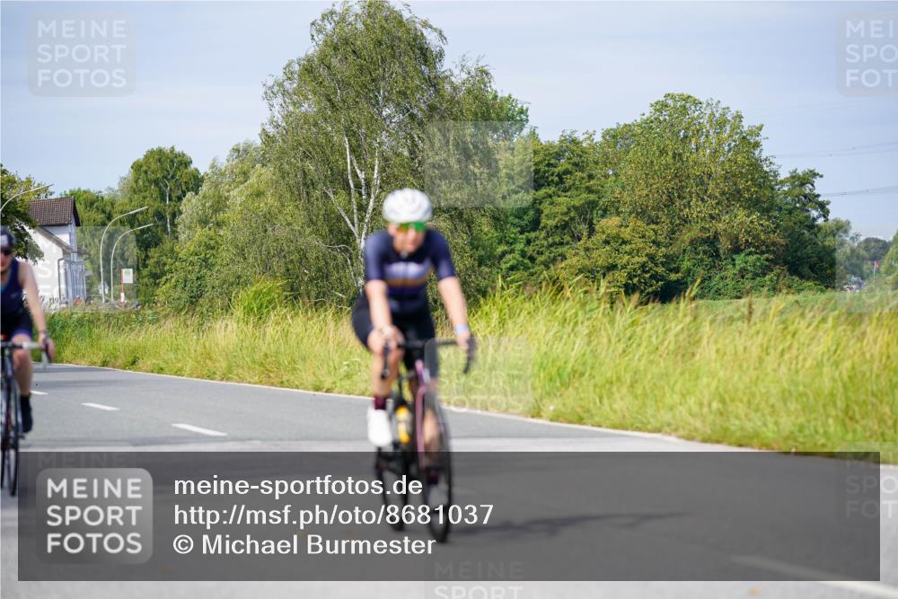 31.08.2025 - Elbe Triathlon Hamburg Michael Burmester http://msf.ph/oto/8681037 31.08.2025 10:54:22 Radfahren 923, 1178, 1388, 1425 meine-sportfotos.de