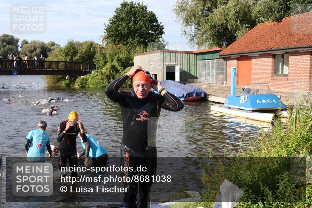 31.08.2025 - Elbe Triathlon Hamburg Luisa Fischer http://msf.ph/oto/8681038 31.08.2025 09:28:38 Schwimmen 692, 722, 771 meine-sportfotos.de