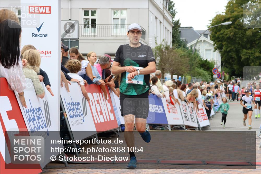 31.08.2025 - 21. Blankeneser Heldenlauf Strokosch-Dieckow http://msf.ph/oto/8681054 31.08.2025 12:07:01 Ziel 4362 meine-sportfotos.de