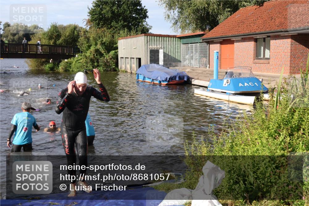 31.08.2025 - Elbe Triathlon Hamburg Luisa Fischer http://msf.ph/oto/8681057 31.08.2025 09:28:44 Schwimmen 591, 692, 722 meine-sportfotos.de